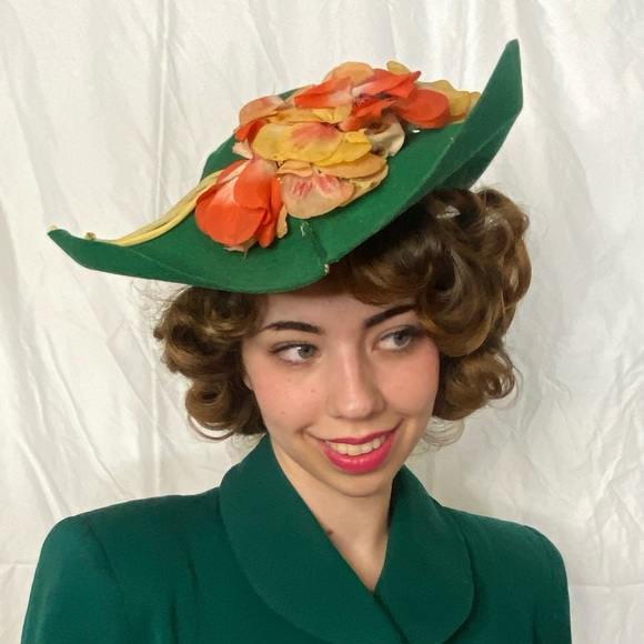 Vintage 40s Turned Up Green Tilt Hat with Flowers - Picture 2 of 8